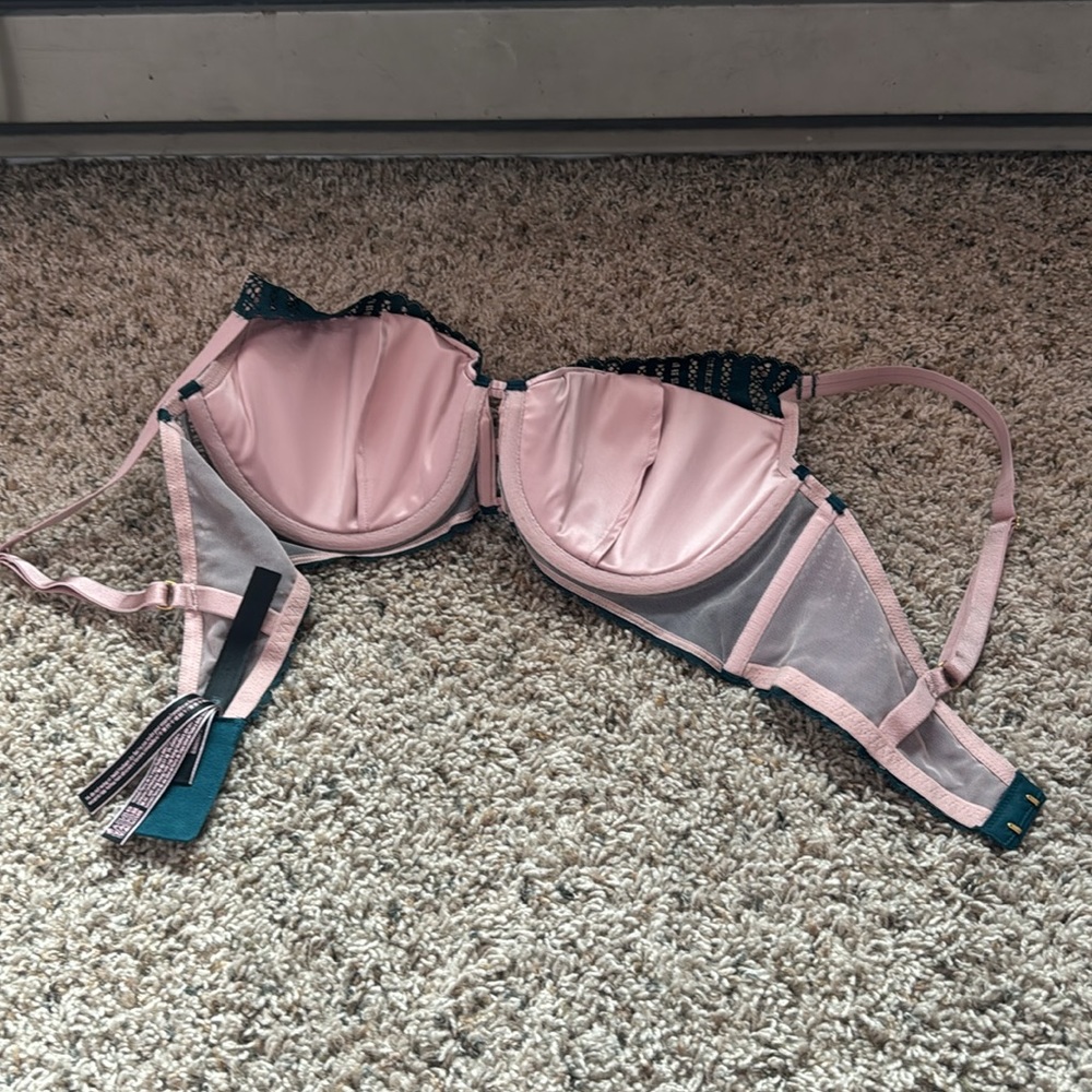 Victoria’s Secret Bra Bundle - Picture 7 of 12